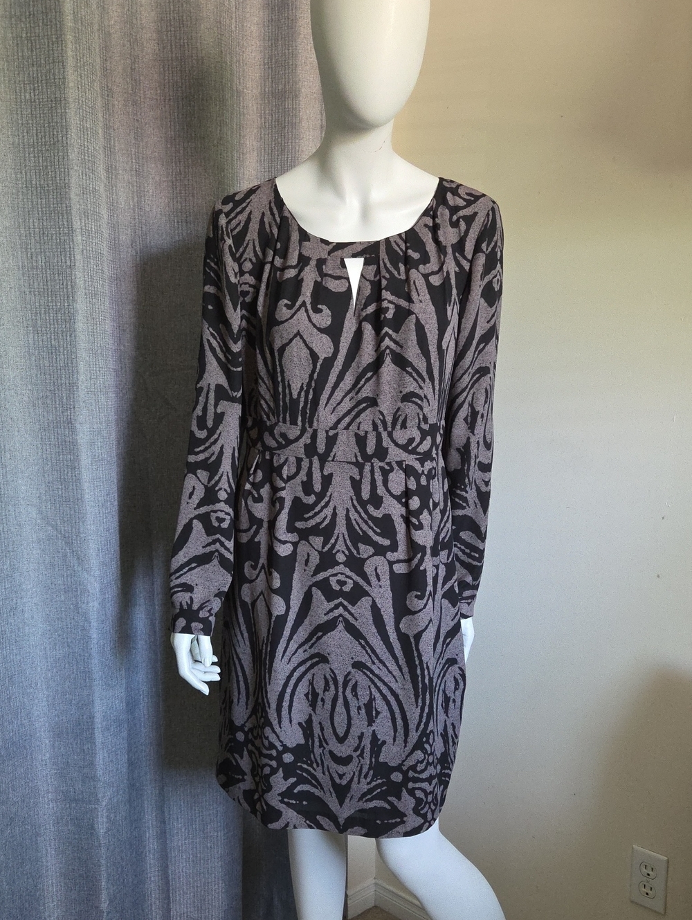 Mexx Black & Charcoal Long Sleeve Patterned Shift Dress w Peakaboo Cut Out Neck